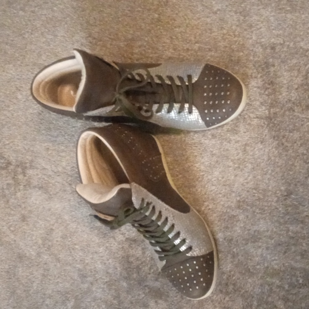 Koolaburra by UGG Kenny studded wedges